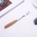 چنگال زیتون خوری استیل دسته بامبو